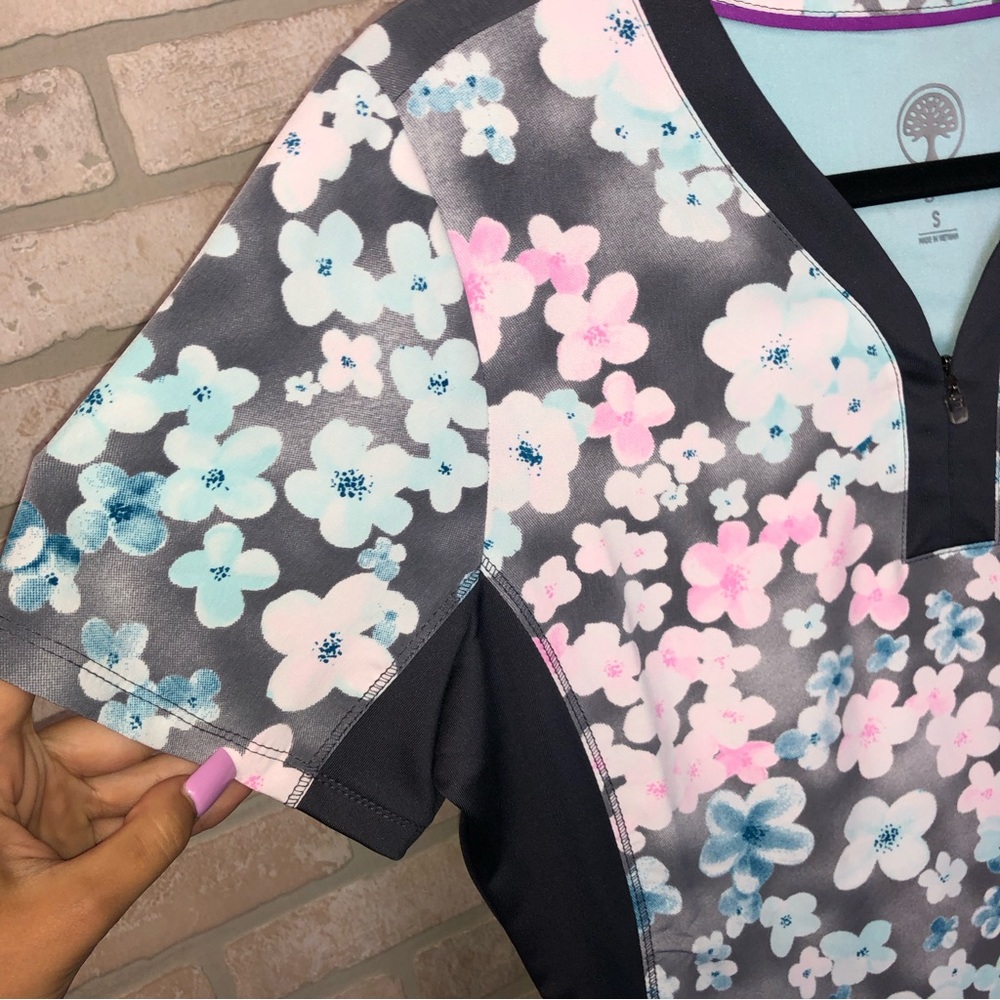 Healing Hands Purple Label Yoga Zip V neck blue floral short sleeve scrub top - Picture 2 of 12